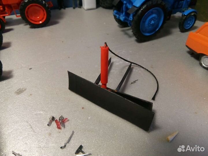 Нож-отвал на трактор 1:43