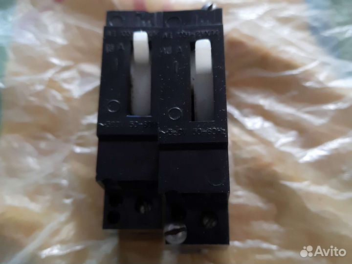 Замки.ломик.молоток. выключатели