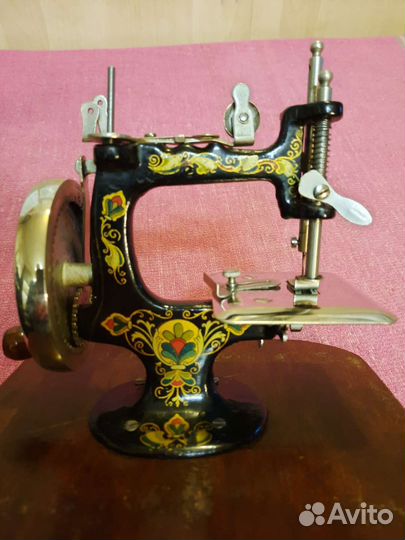 Ручная швейная машинка раннего СССР