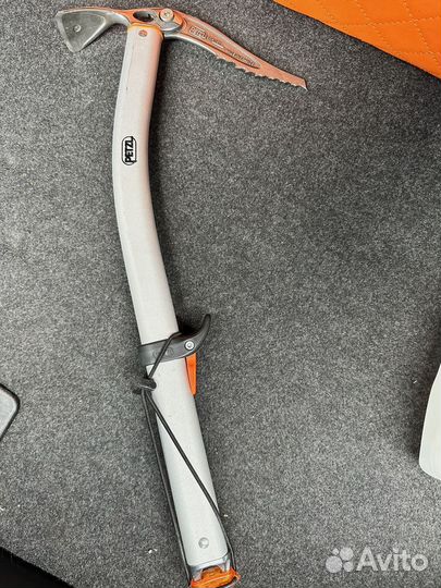 Ледоруб petzl