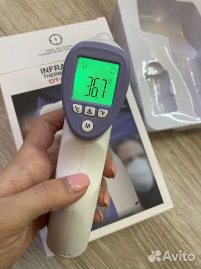 Бесконтактный инфракрасный термометр