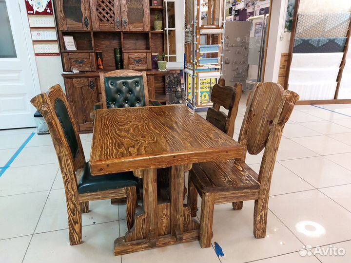 Стол и стулья