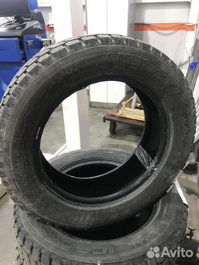 Maxxis MA-SUV Presa Spike 225/60 R17