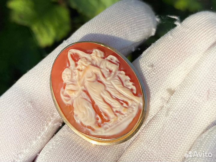 Золотая брошь -кулон 585 Италия три грации