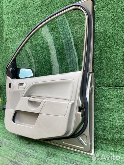 Дверь передняя правая Ford Fiesta CBK зеркало не в
