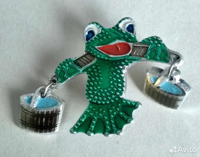 Тяжелые и фигурные значки СССР