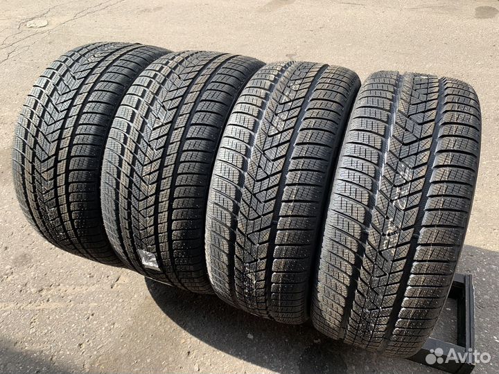 Pirelli Scorpion Winter RFT 275/40 R22 и 315/35 R22