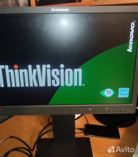 Монитор Lenovo