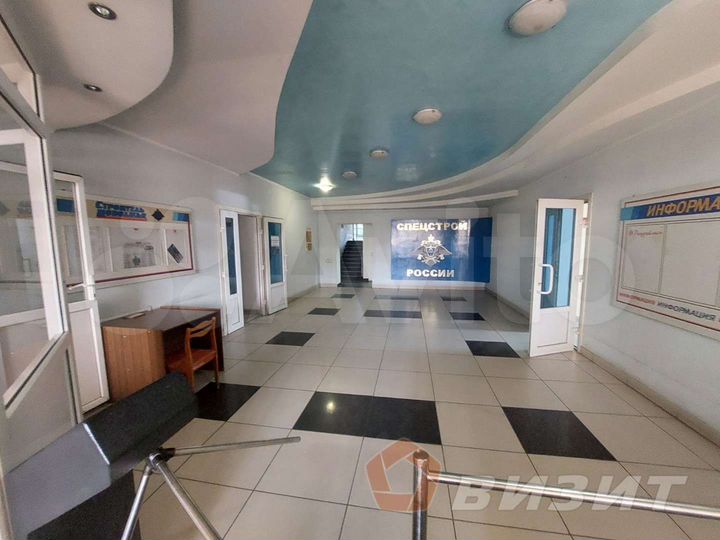 Офис с большой парковкой