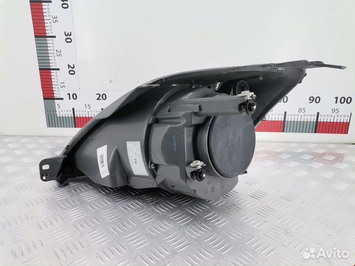 Фара передняя правая Ford Fiesta 5 не оригинал