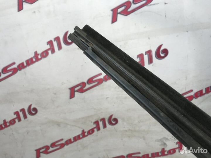 Молдинг стекла передний правый Citroen C-Crosser