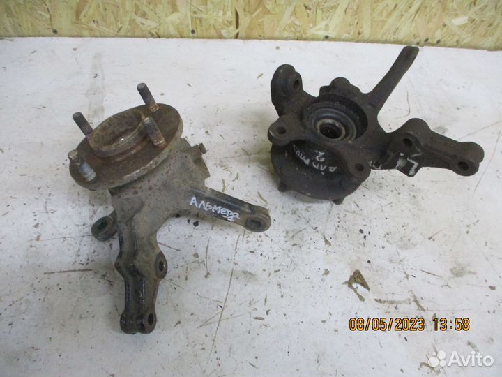 Поворотный кулак со ступицей Ниссан Альмера N16