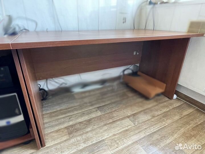 Письменный стол офисный