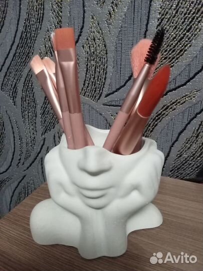 Кашпо дизайнерское для кистей