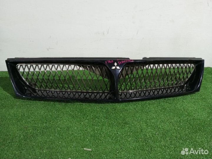 Решетка радиатора Mitsubishi Diamante F36A