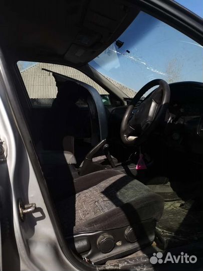 В разбор Ниссан Блюберд