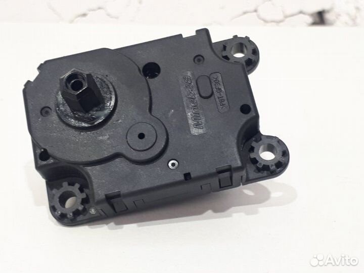 Моторедуктор управления заслонками отопителя