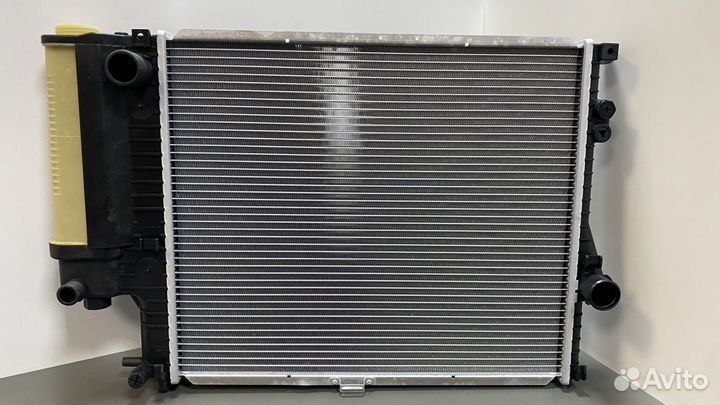 Радиатор BMW E39 M52 бачок