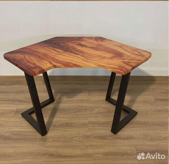 Компьютерный стол 'True Gap'