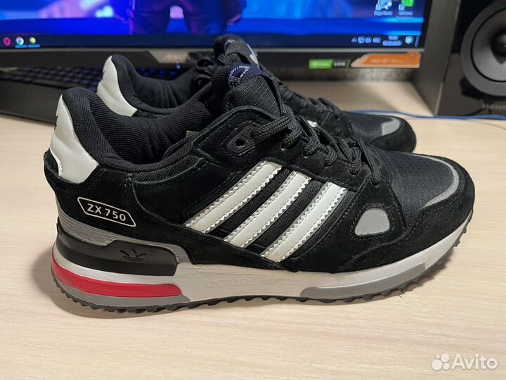 Кроссовки adidas ZX750