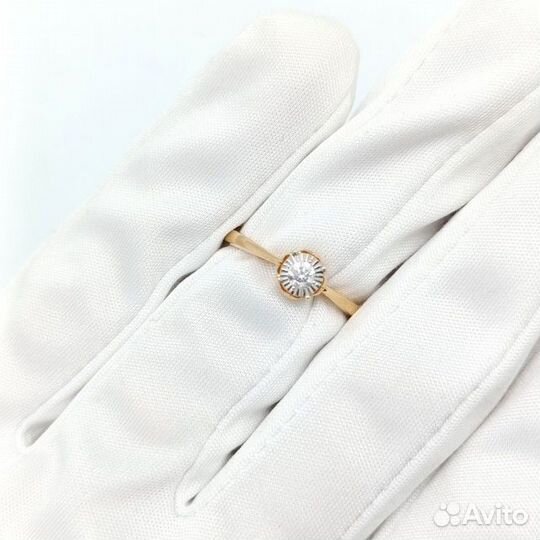 Золотое кольцо с камнем 17р