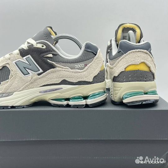 Кроссовки NEW balance 2002R