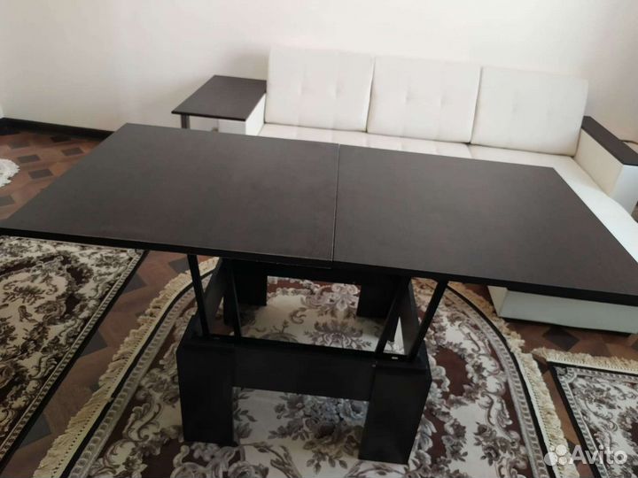 Угловой диван со столом