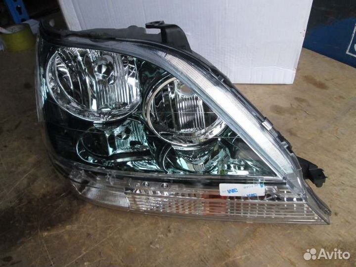 Фара правая Toyota Harrier ACU15