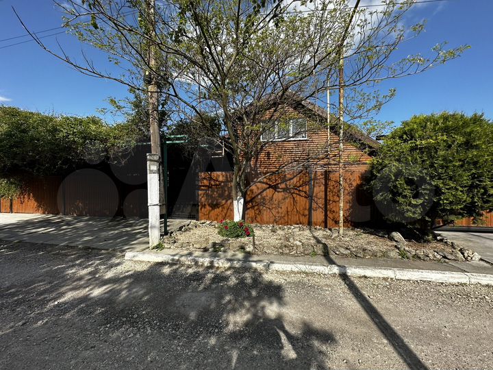 Дом 285,3 м² на участке 4,2 сот.