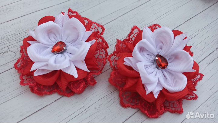 Школьный комплект галстук-брошь и бантики