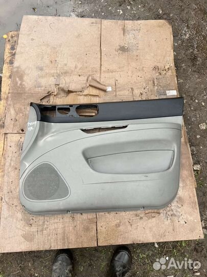 Обшивка двери передняя правая Chevrolet Rezzo