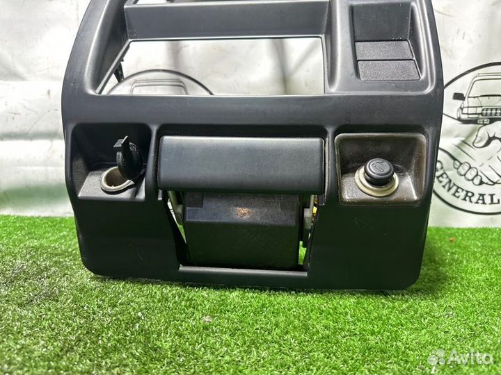 Консоль магнитофона передний Toyota Land Cruiser