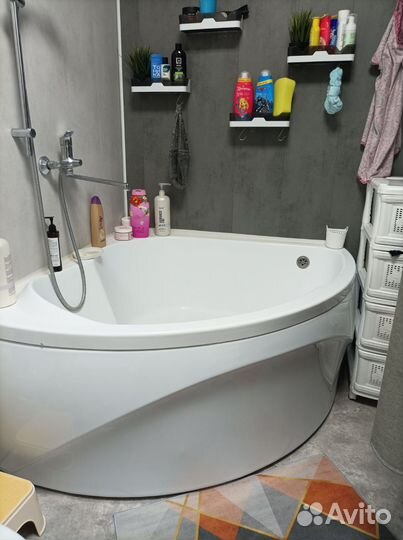 Акриловая ванна угловая 120 на 120 бу