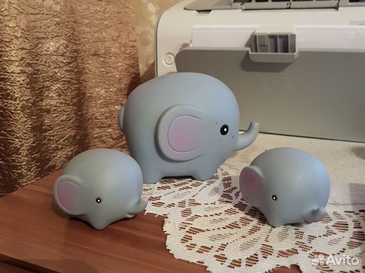 Резиновые слониха со слонятами для купания