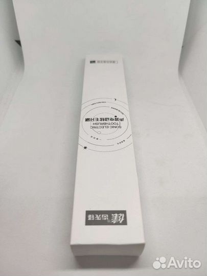 Электрическая зубная щётка с тремя насадками в под