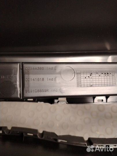 Консоль между сидений Renault Fluence седан K4M