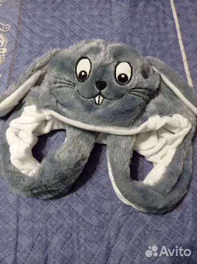 Шапка с поднимающимися ушками зайчик