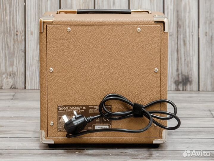 Комбоусилитель для акустической гитары Fender