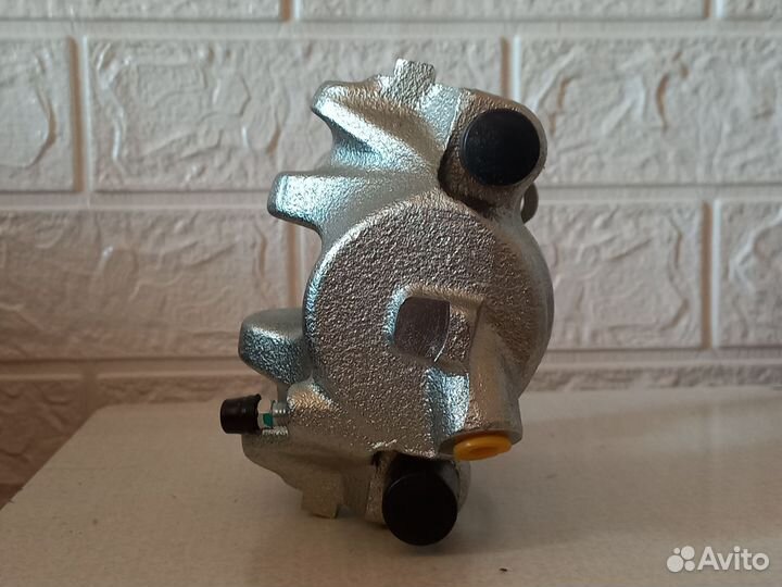 Суппорт тормозной передний правый BMW E36