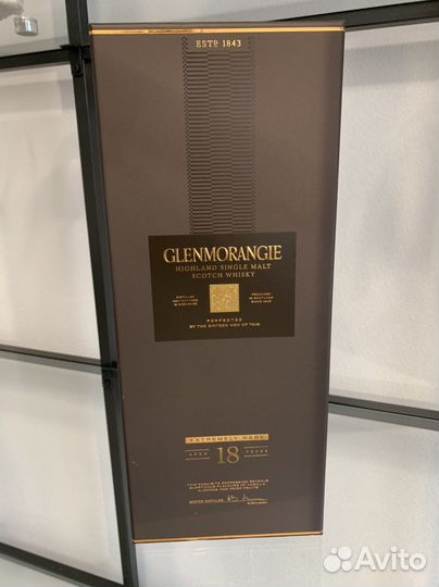 Бутылка с коробкой от glenmorangie 18