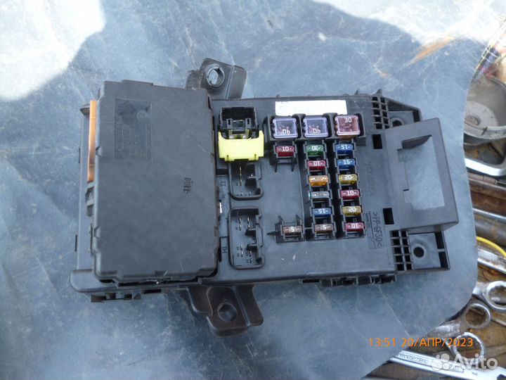 Блок предохранителей тойота авенсис 2000г