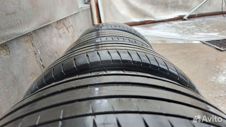 Michelin Pilot Sport 4 235/40 R18 и 265/35 R18 97Y