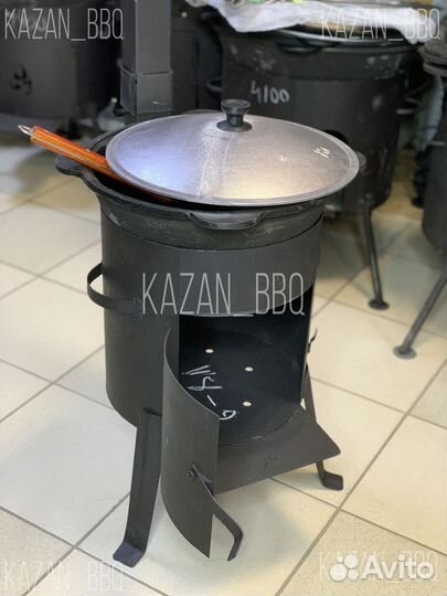 Казан чугунный и печь с трубой