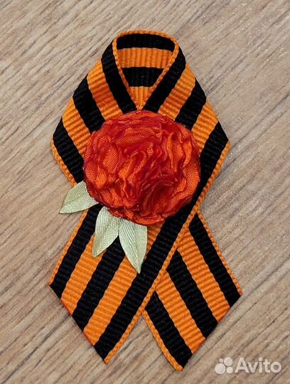 Брошь из георгиевской ленты, 9 мая