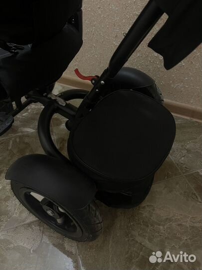 Трехколесный велосипед с ручкой детский