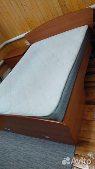 Кровать двухспальная с матрасом бу 140 200