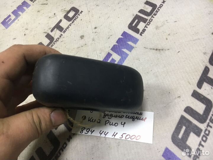 Накладка замка спинки заднего сиденья Киа Рио 4