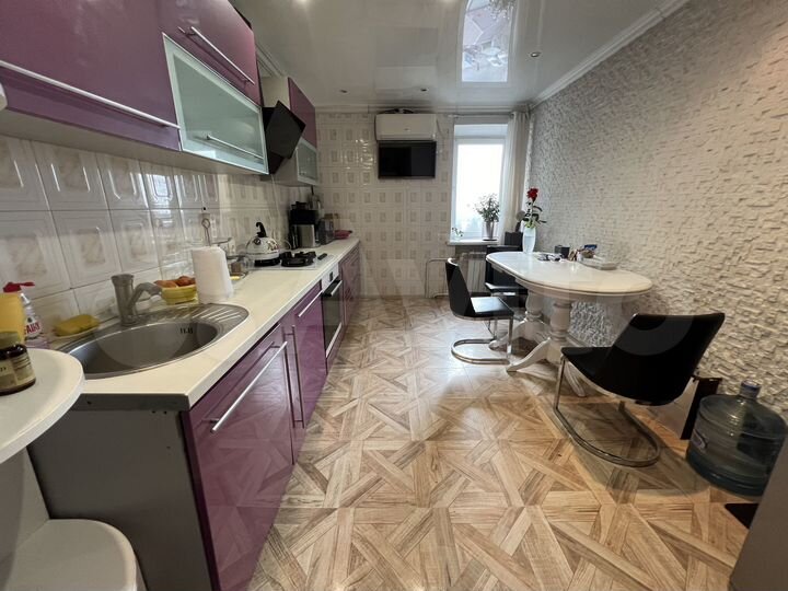 3-к. квартира, 100 м², 9/10 эт.