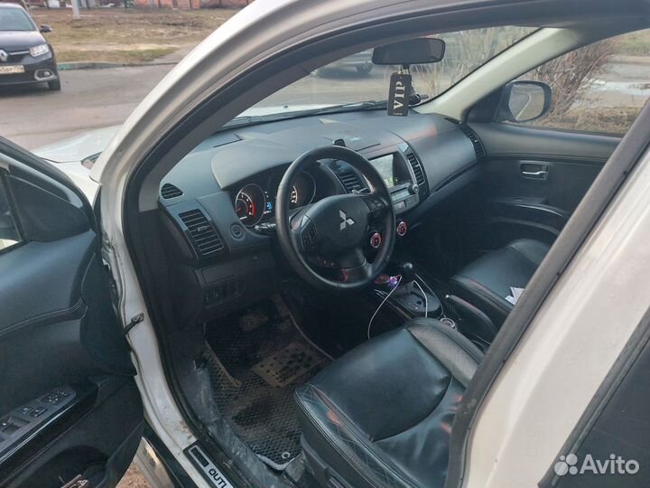 Mitsubishi Outlander, 2011