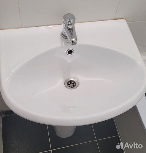 Раковина в ванную в комплекте